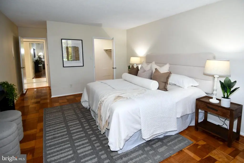 5225 Pooks Hill Rd #222n, BETHESDA