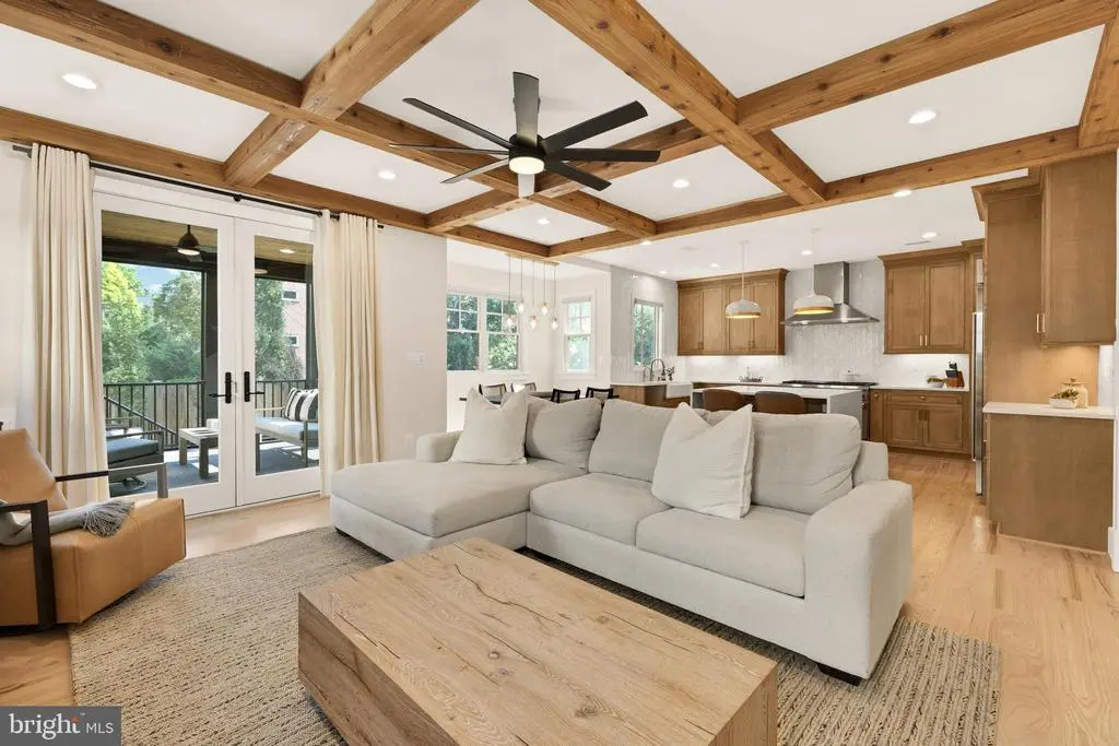 637 21st St S, ARLINGTON