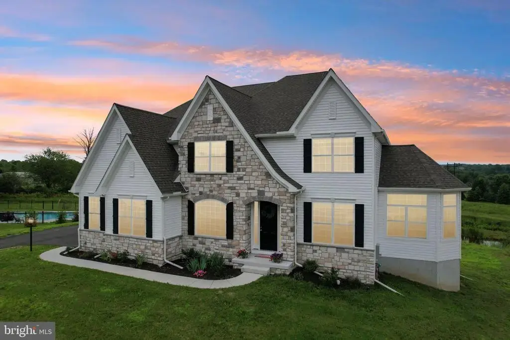 1832 Enclave Dr, QUAKERTOWN