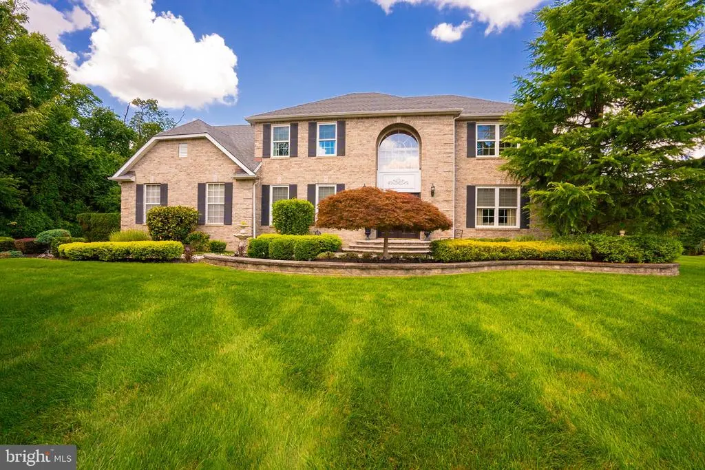 10 Mimi Dr, Monroe Township