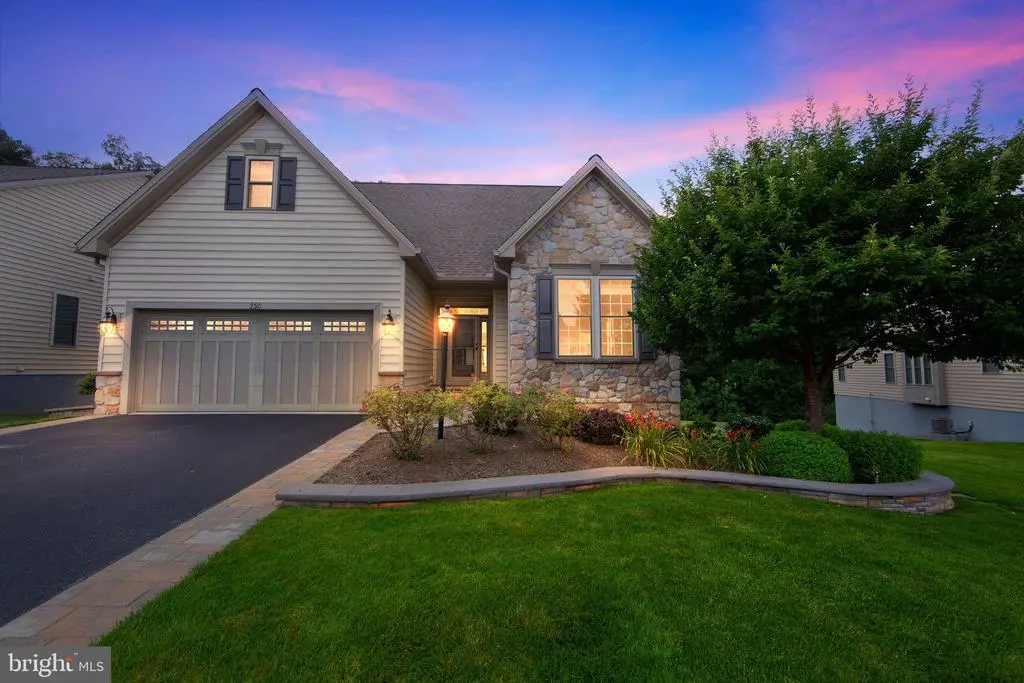 230 Honeycroft Blvd, Cochranville