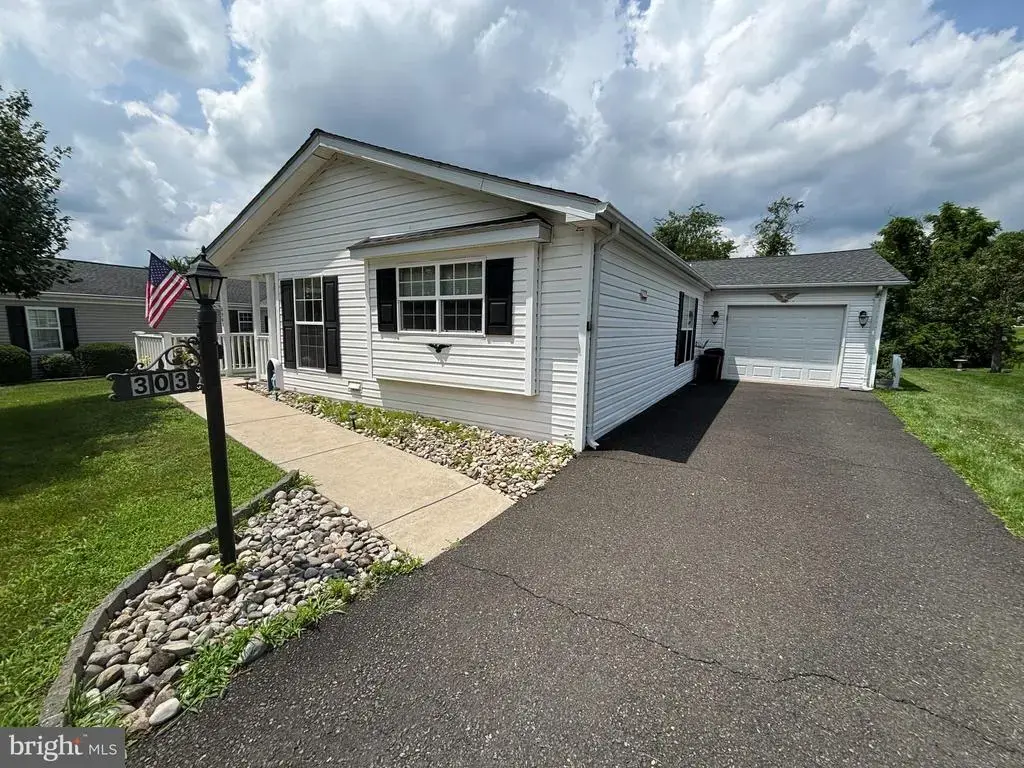 303 Blackberry Cir, NEW HOPE