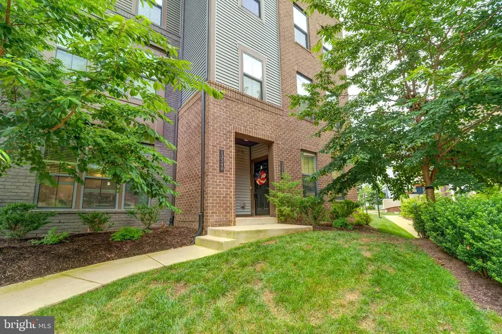 13248 Lake Woodland Way #5b, Herndon