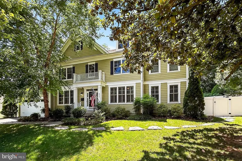 611 Oak Haven Dr, Falls Church