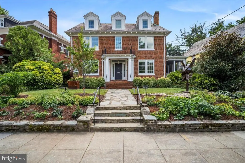 1610 Crittenden St Nw, WASHINGTON