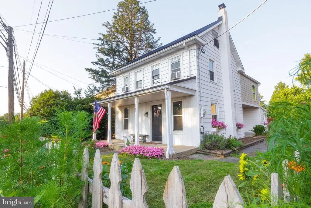 223 S State St, LEOLA