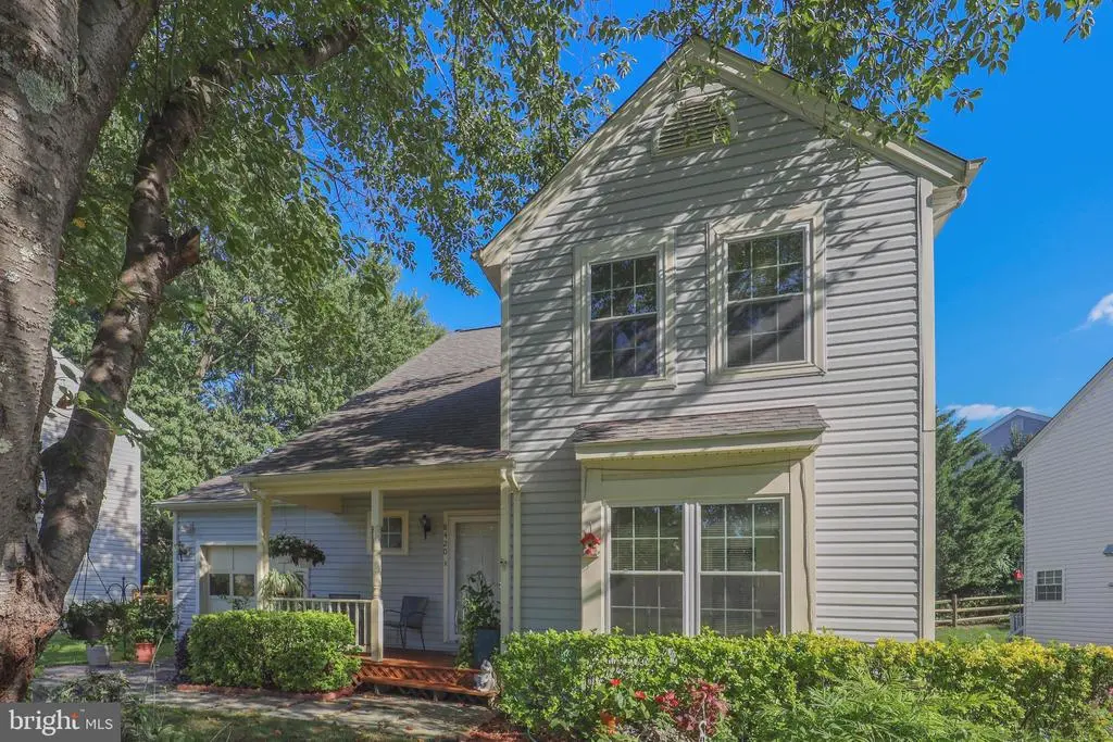 8420 Tea Rose Dr, Gaithersburg