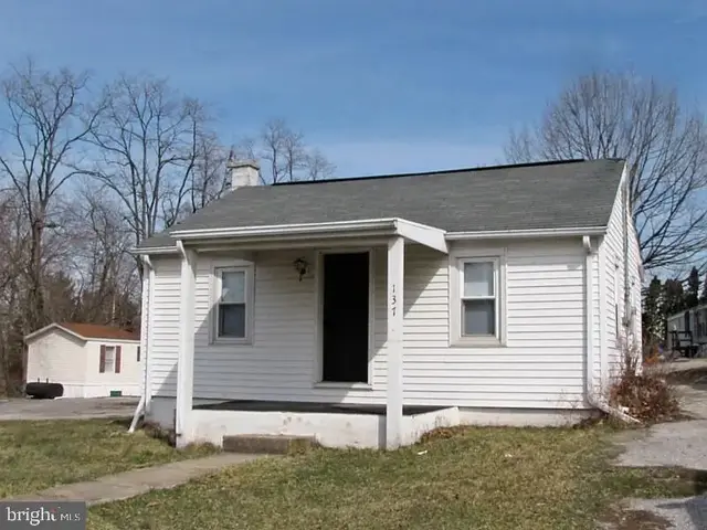 137 N Pear Ave, Manchester