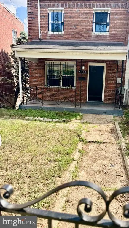 4623 Jay St Ne, WASHINGTON