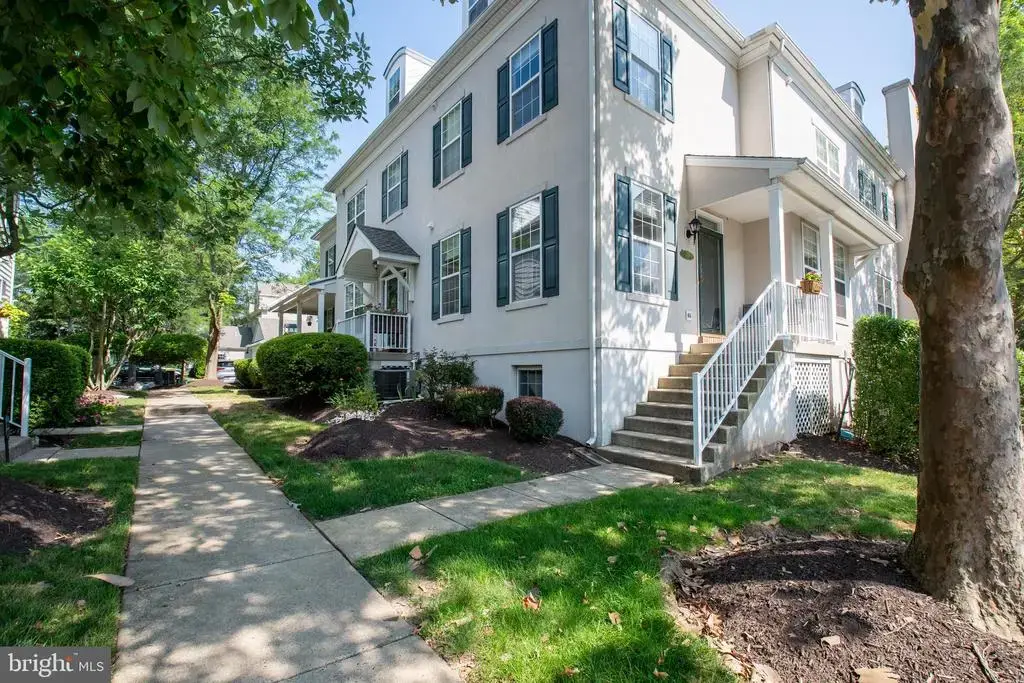 202 Lantern Dr #102, DOYLESTOWN