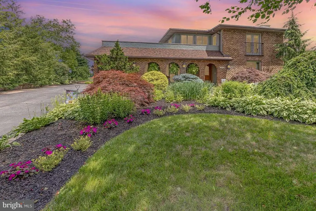 1375 Detwiler Dr, YORK