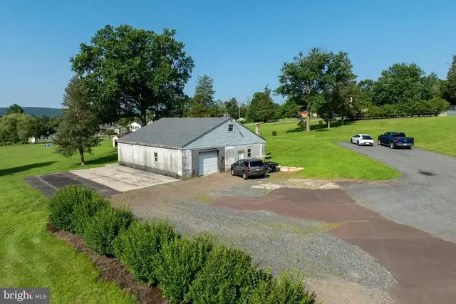 131 Squirrel Hollow Rd, Douglassville