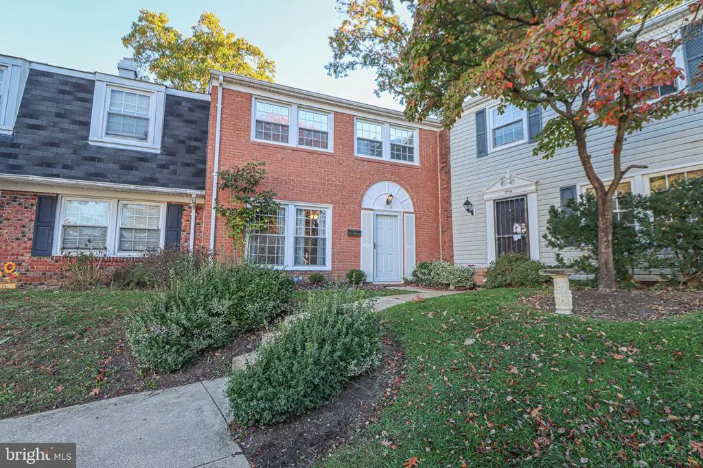 1738 Farmington Ct, Crofton