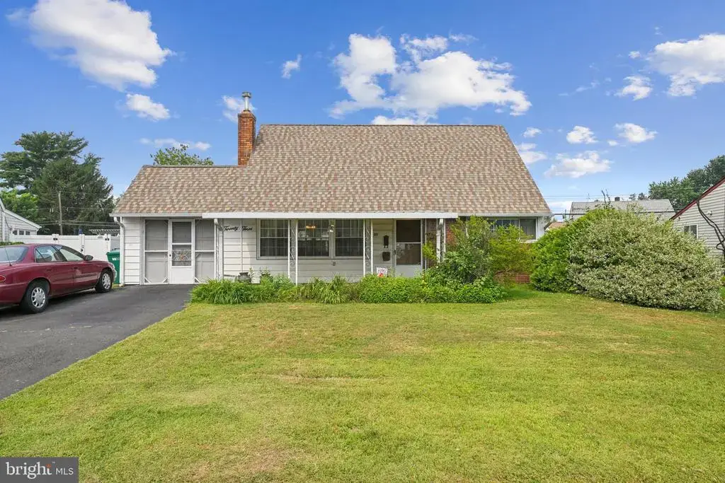 23 New Pond Ln, LEVITTOWN