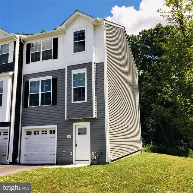 215 Woodside Ave, Hanover