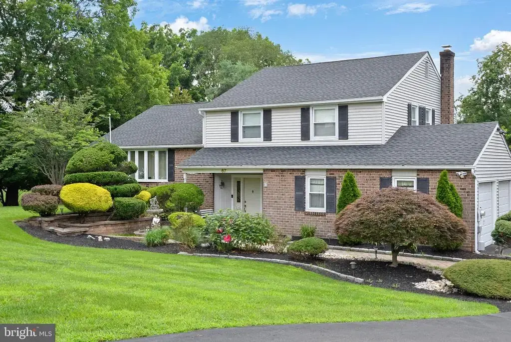 67 Woodland Dr, SOUTHAMPTON