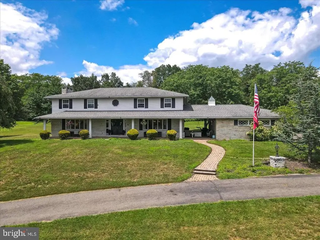 2530 Mahoning Drive W, LEHIGHTON