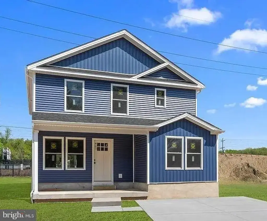 2816 Avenue E, LEVITTOWN