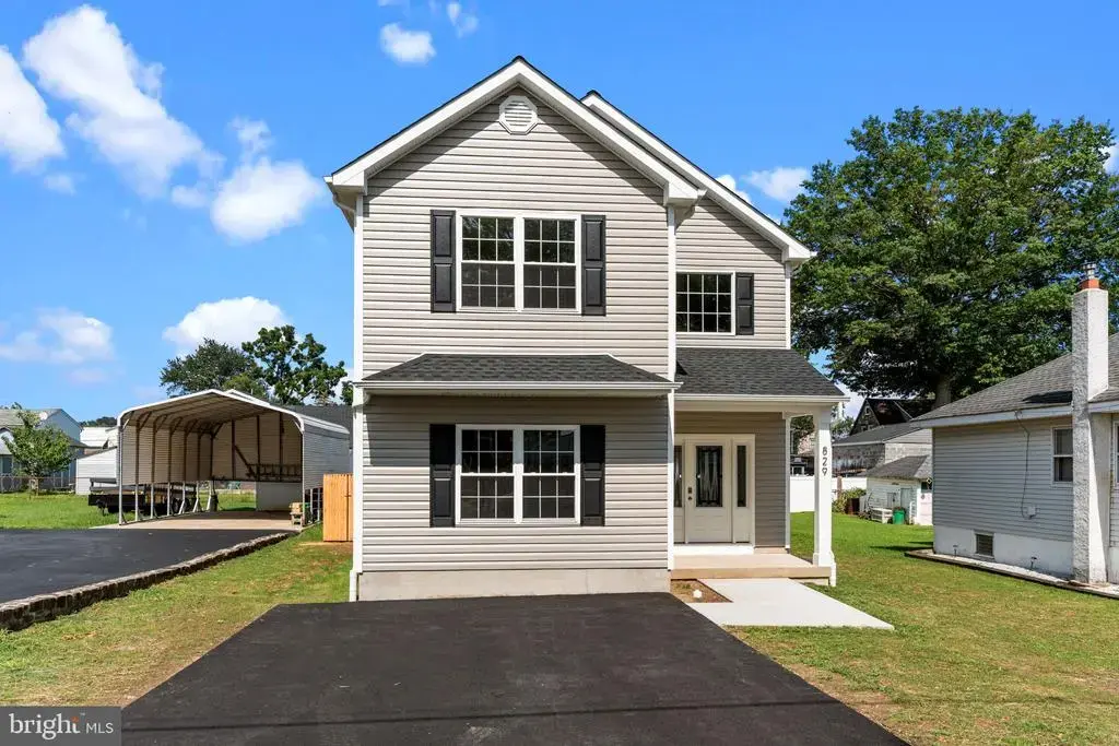 2823 Avenue E, LEVITTOWN