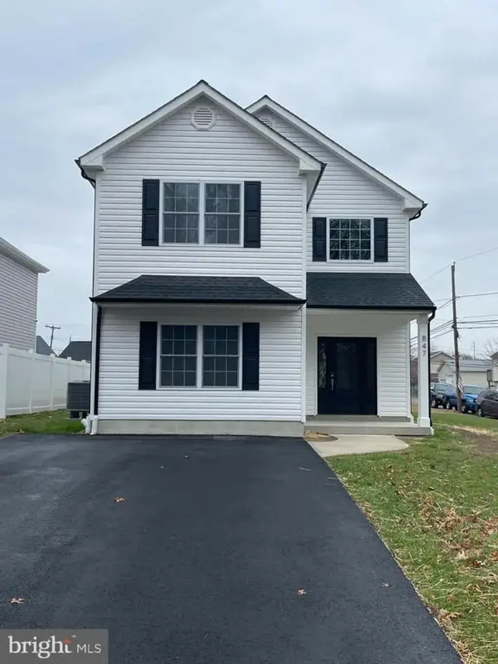 2821 Avenue E, LEVITTOWN