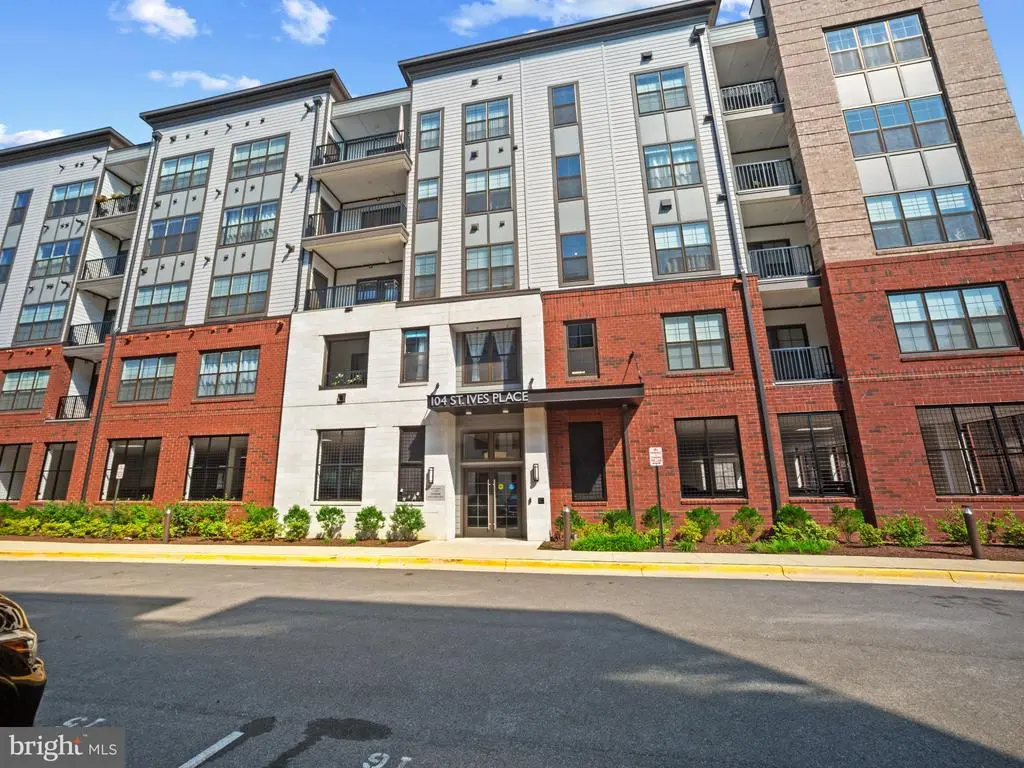 104 Saint Ives Pl #402, OXON HILL