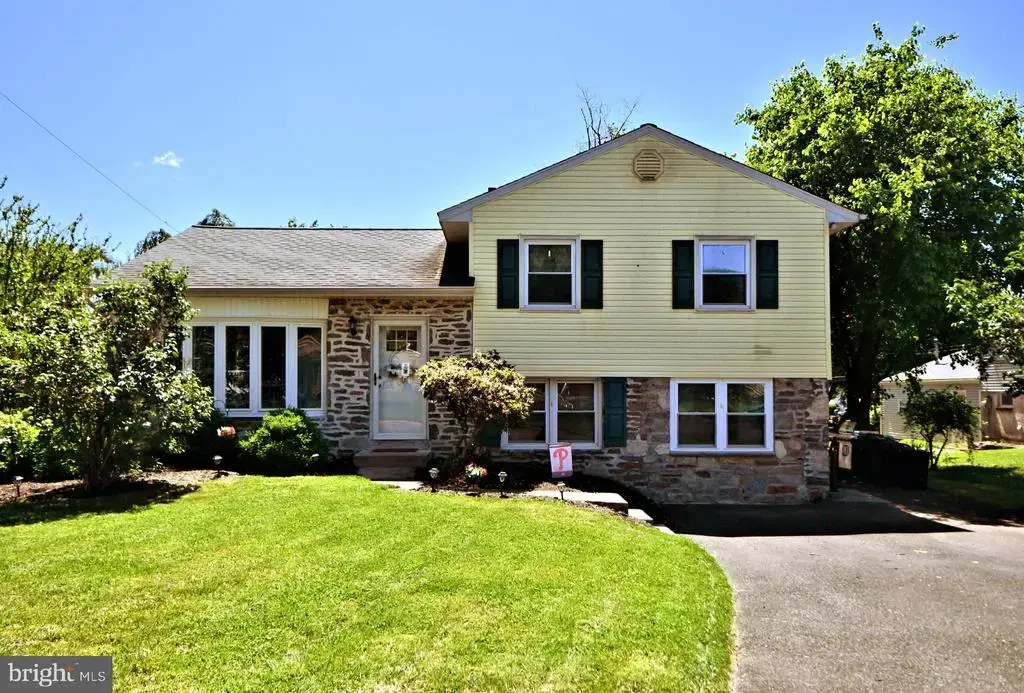 1355 Carroll Dr, SOUTHAMPTON