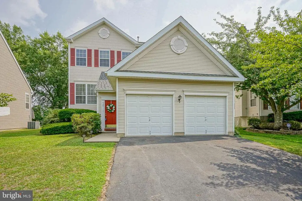 120 Arrowhead Dr, BURLINGTON