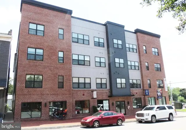 132 Locust St #first Floor 101, Columbia