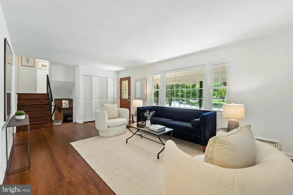 8200 Old Oaks Dr, SPRINGFIELD