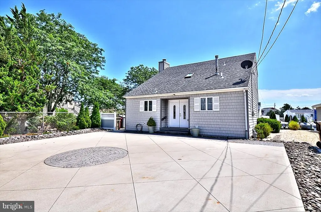 46 Amherst Dr, BAYVILLE