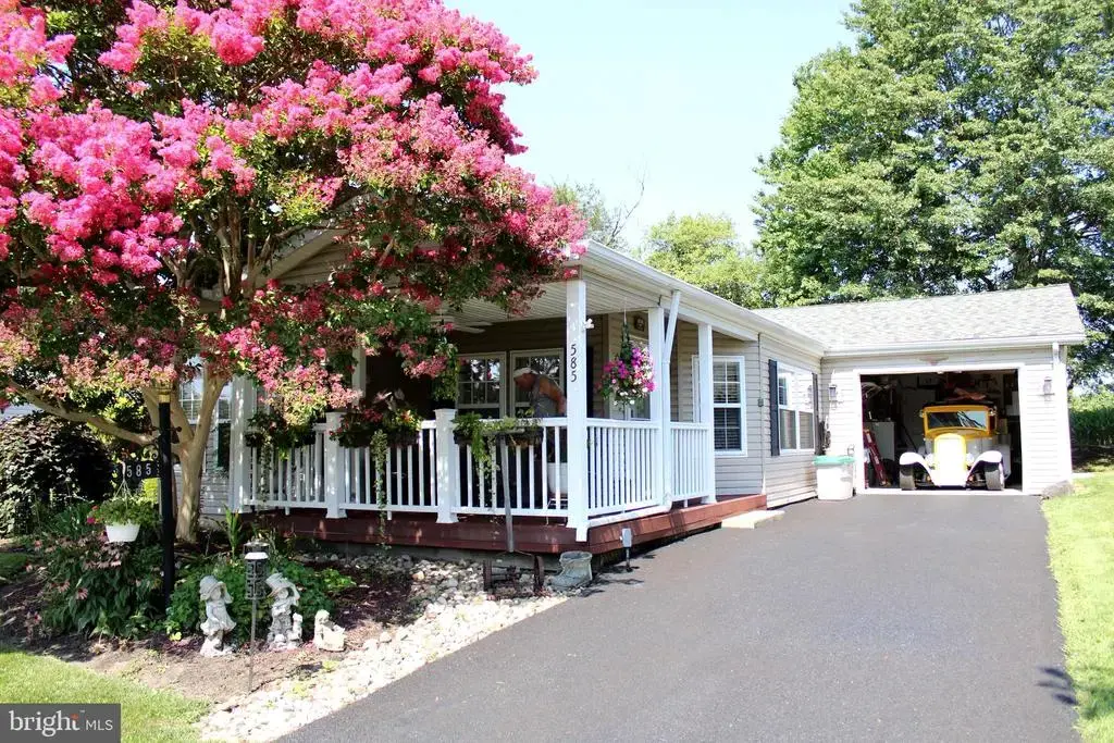 585 Bent Pine Cir, NEW HOPE