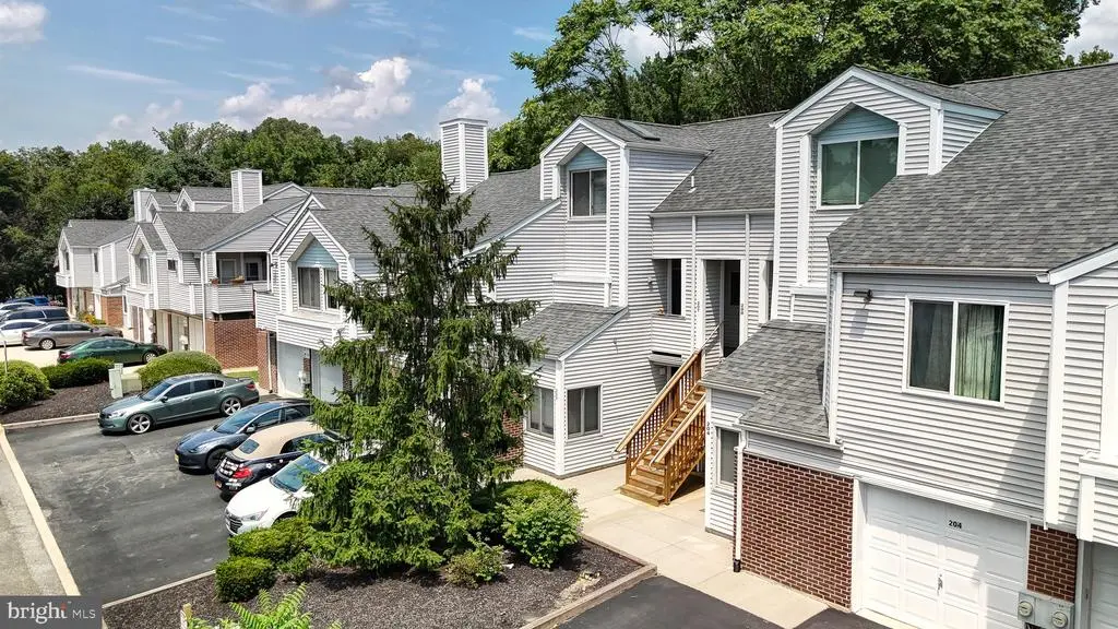 207 Creekside Dr #167, NEWARK