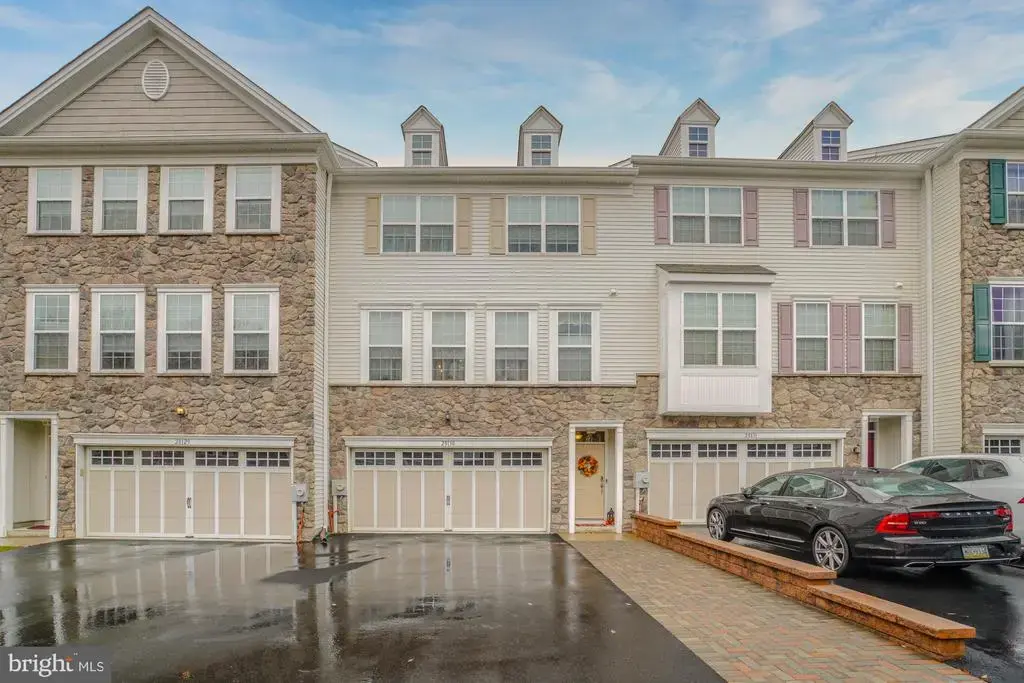 28130 Hickory Ln, LANGHORNE