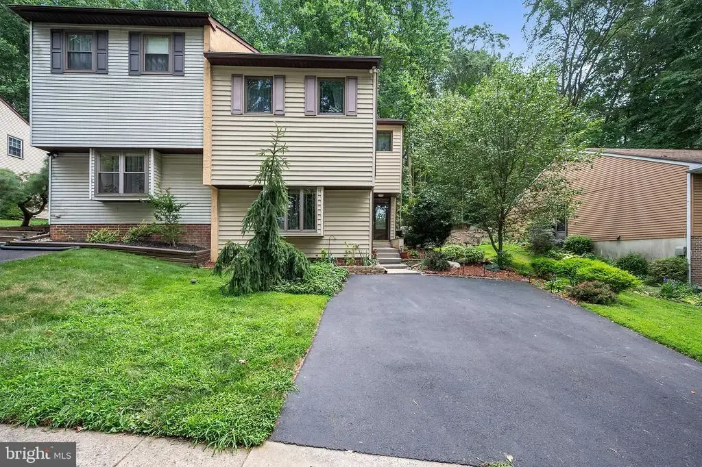 604 Valley Stream Cir, FEASTERVILLE TREVOSE