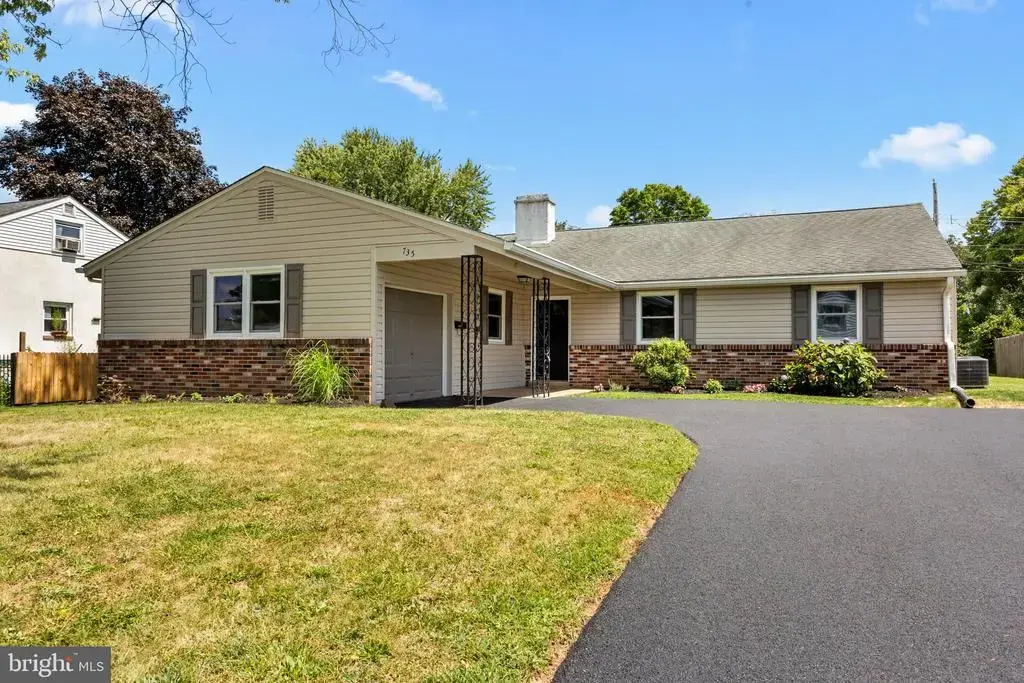 735 Saint Davids Ave, WARMINSTER