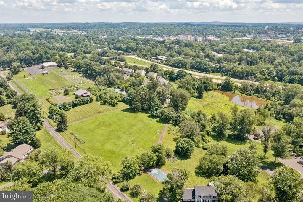 925 E Sandy Ridge Rd, DOYLESTOWN