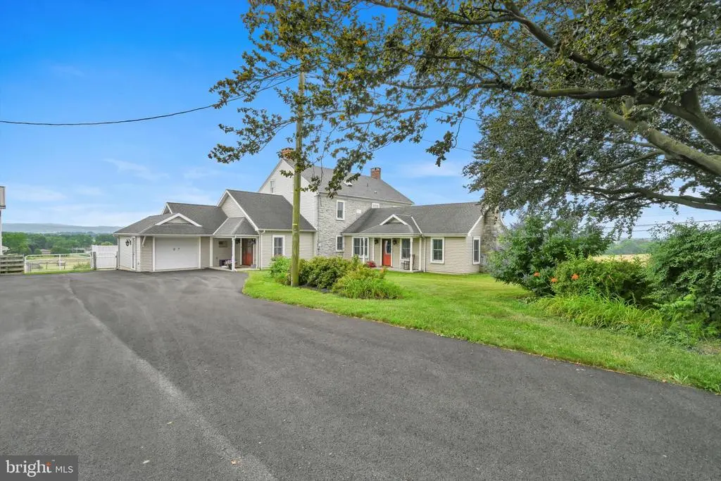 97 S Kemp Rd, KUTZTOWN