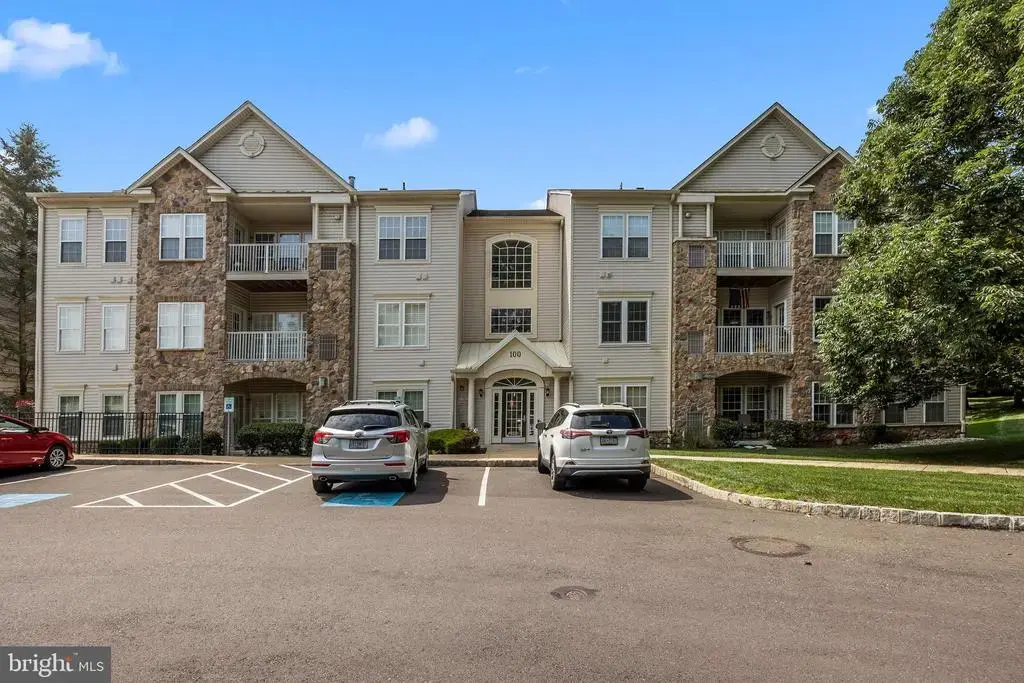 100 Evodia Cir #204, WARRINGTON