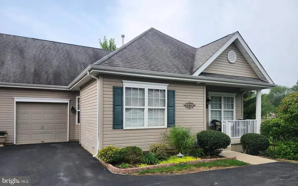 195 Harmony Ct, BENSALEM