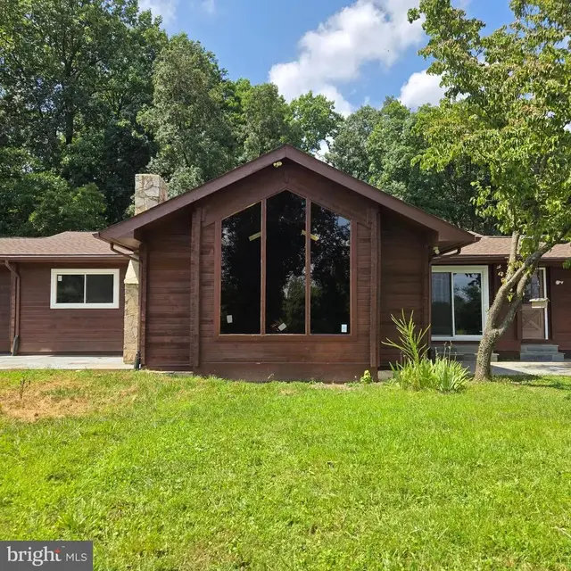 5545 Broadwater Ln, Clarksville