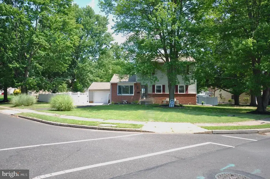 735 Claire Rd, WARMINSTER