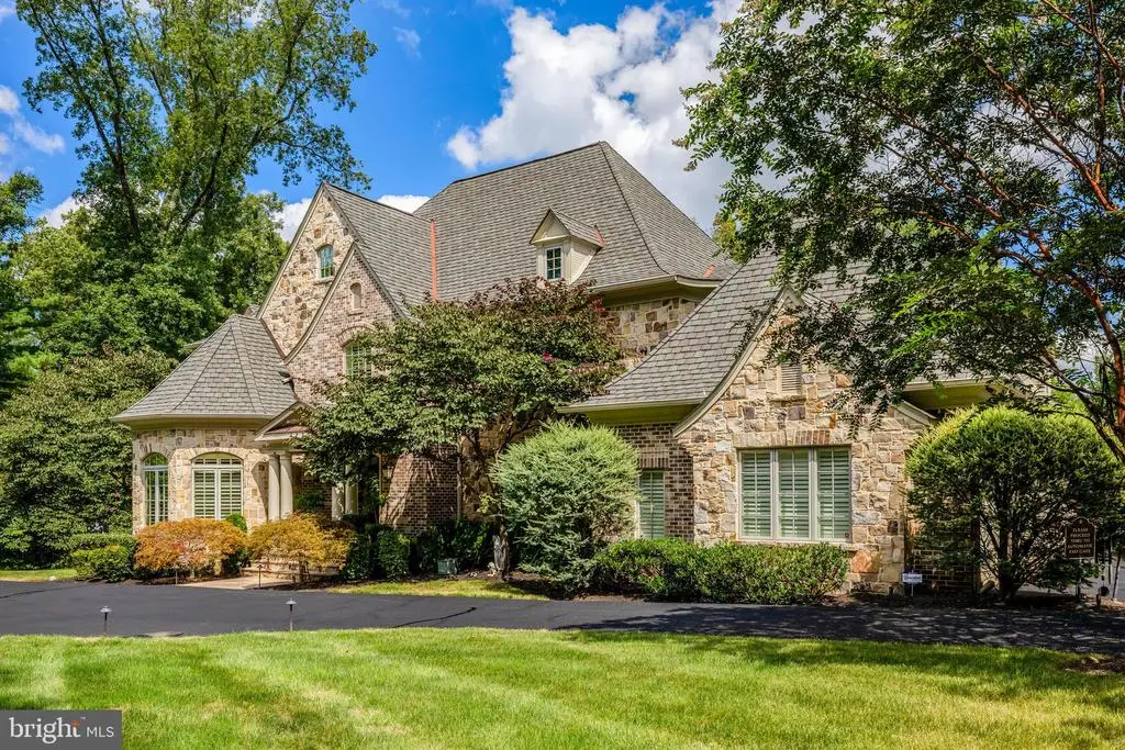 1239 Daleview Dr, MCLEAN