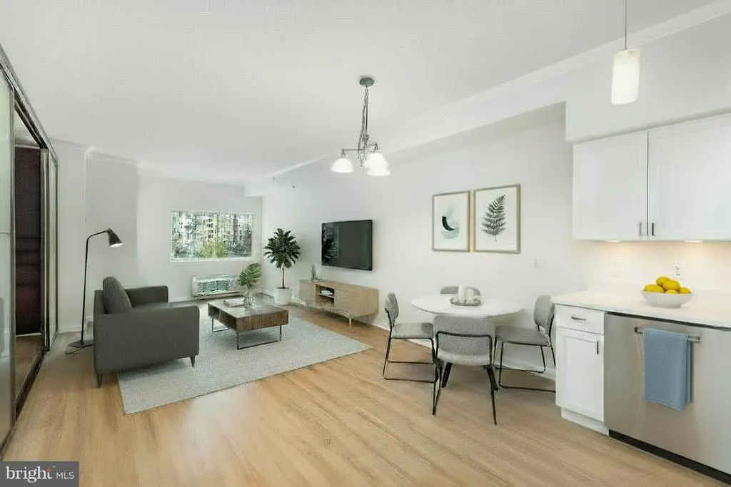 1211 S Eads St #307, ARLINGTON