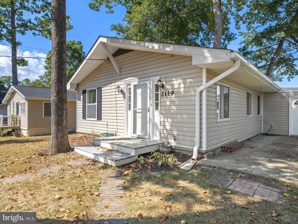 2119 Shore Dr, Edgewater