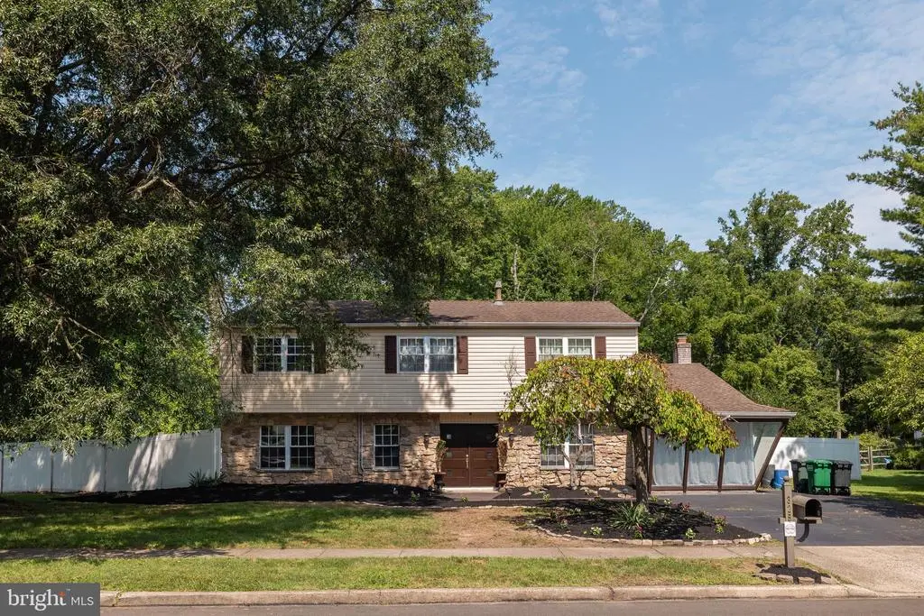 325 Toll Dr, SOUTHAMPTON