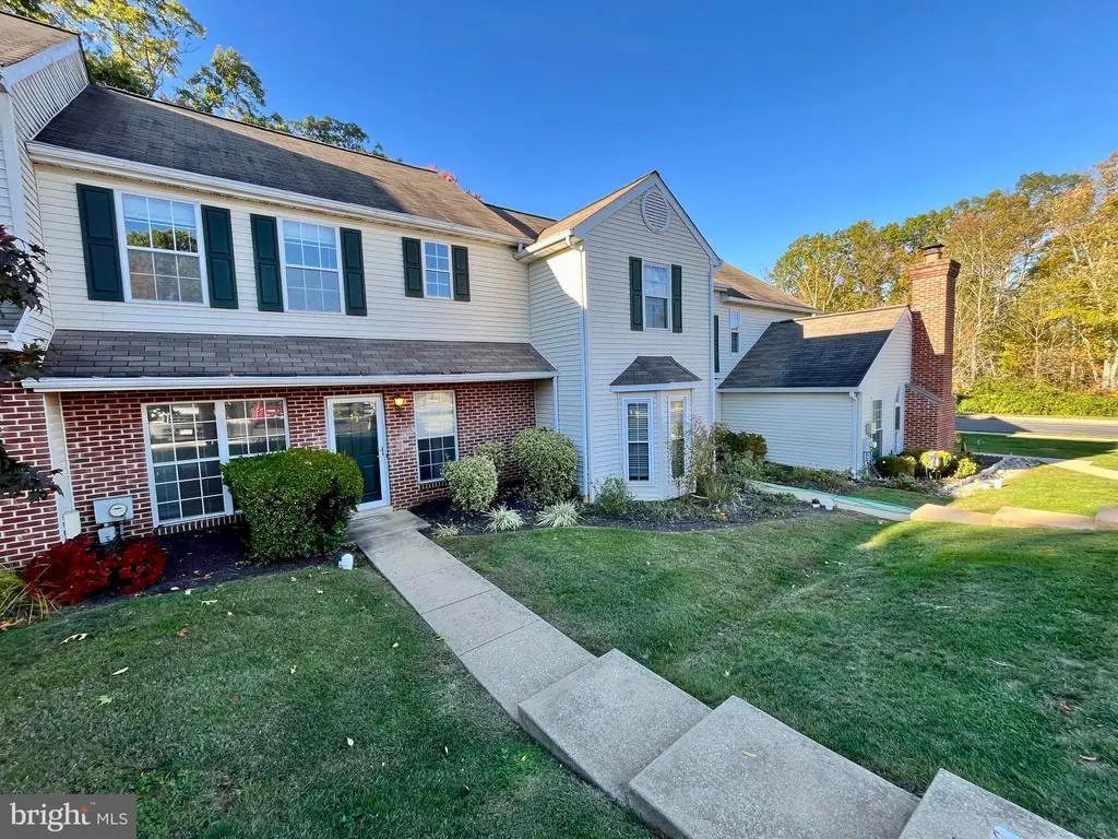 73 Village Dr, SCHWENKSVILLE