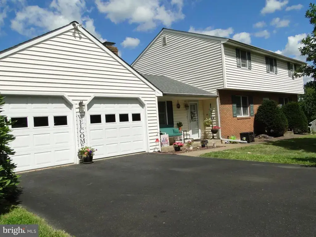 1530 Gateway Dr, QUAKERTOWN