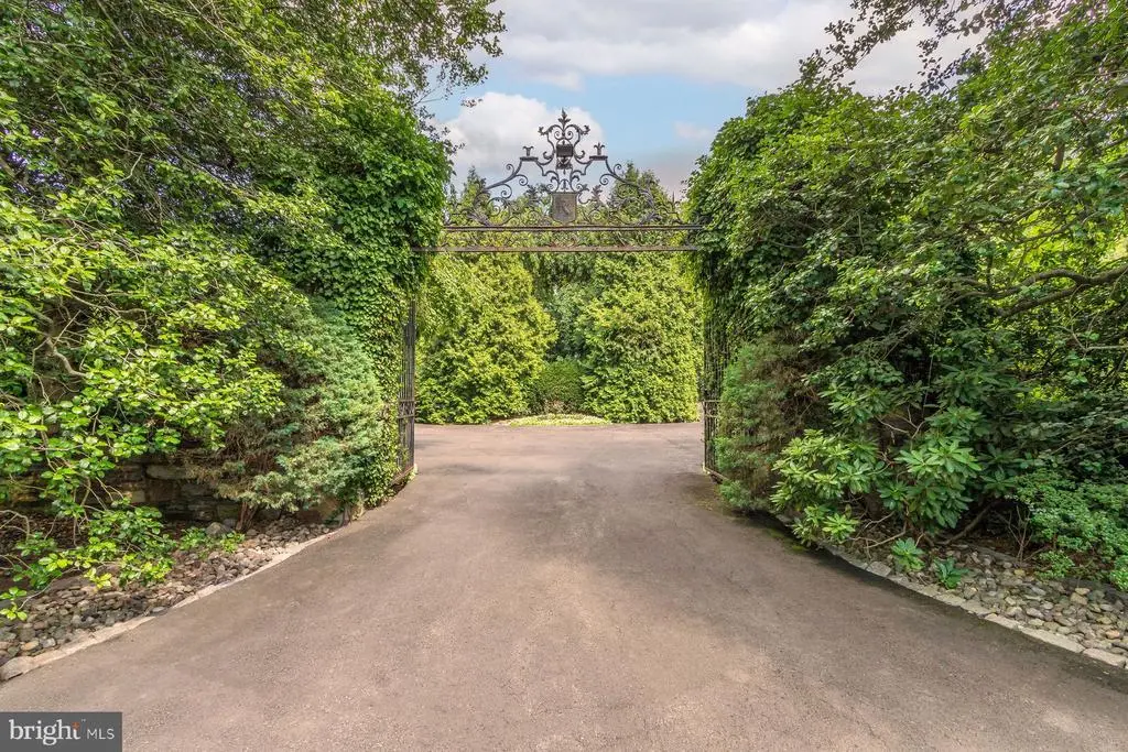 1035 Wright Dr, HUNTINGDON VALLEY