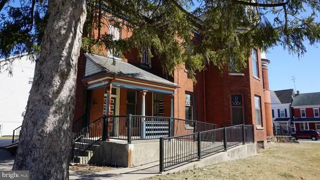 200 E Walnut St #1, Hanover
