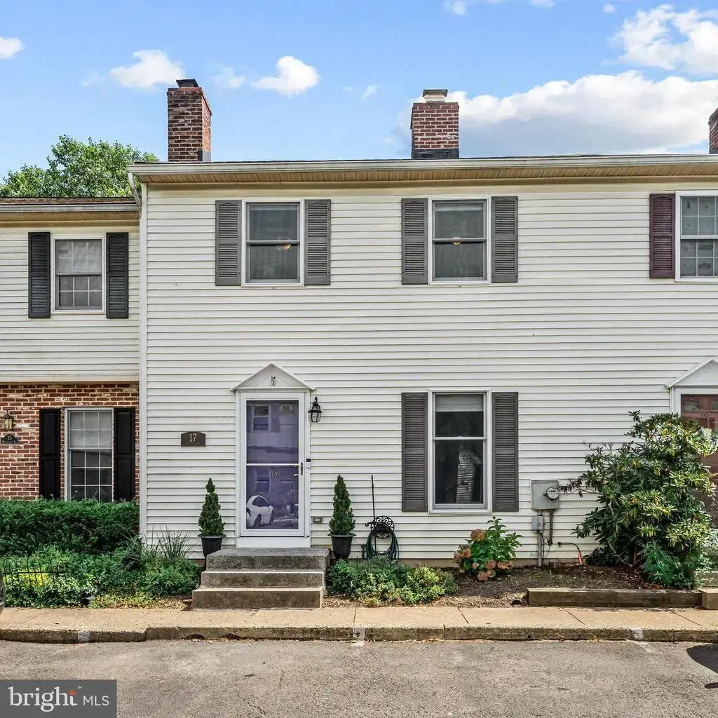 17 Washington Sq, DOYLESTOWN